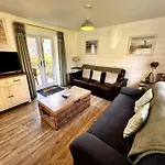 Sunsets And Sandcastles - Part Of The The Bay Village With Pool, Gym And Direct Access, Pub, Restaurant, Tennis And Meadows Walks