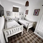 Sunsets And Sandcastles - Part Of The The Bay Village With Pool, Gym And Direct Access, Pub, Restaurant, Tennis And Meadows Walks * Filey