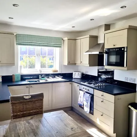 Sunsets And Sandcastles - Part Of The The Bay Village With Pool, Gym And Direct Access, Pub, Restaurant, Tennis And Meadows Walks Filey