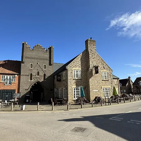Semesterbostad Sunsets And Sandcastles - Part Of The The Bay Village With Pool, Gym And Direct Access, Pub, Restaurant, Tennis And Meadows Walks