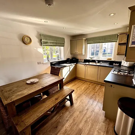 Sunsets And Sandcastles - Part Of The The Bay Village With Pool, Gym And Direct Access, Pub, Restaurant, Tennis And Meadows Walks *