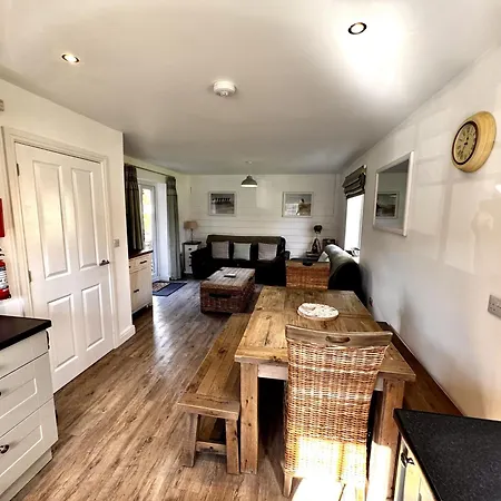 Semesterbostad Sunsets And Sandcastles - Part Of The The Bay Village With Pool, Gym And Direct Access, Pub, Restaurant, Tennis And Meadows Walks