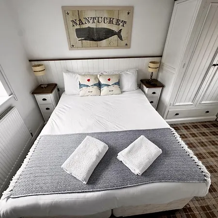 Sunsets And Sandcastles - Part Of The The Bay Village With Pool, Gym And Direct Access, Pub, Restaurant, Tennis And Meadows Walks *