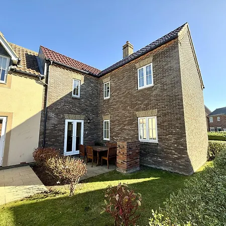 Sunsets And Sandcastles - Part Of The The Bay Village With Pool, Gym And Direct Access, Pub, Restaurant, Tennis And Meadows Walks Filey