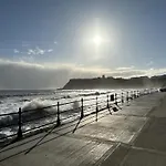 Sunsets And Sandcastles - Part Of The The Bay Village With Pool, Gym And Direct Access, Pub, Restaurant, Tennis And Meadows Walks Filey